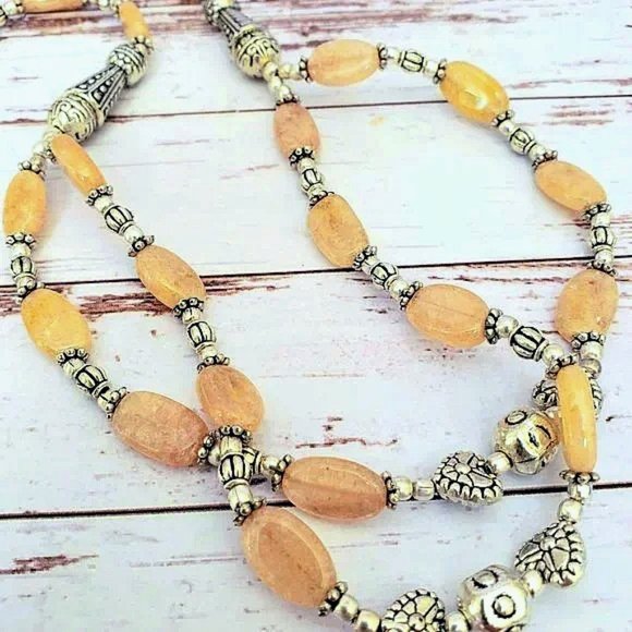 Glowing Agate & Silver Necklace - Picture 3 of 6